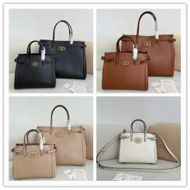 Picture of Valentino Handbags _SKUfw201772656fw